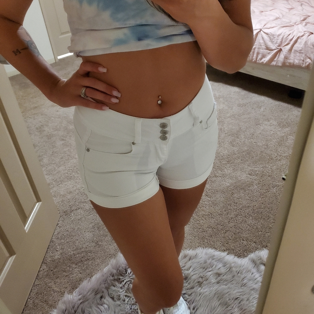FN WHITE SHORTS - Picture 2 of 6